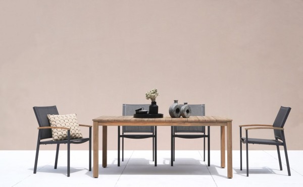 Zebra Derex Tisch 180 x 100 cm Teak recycelt - hier mit Alex Sessel